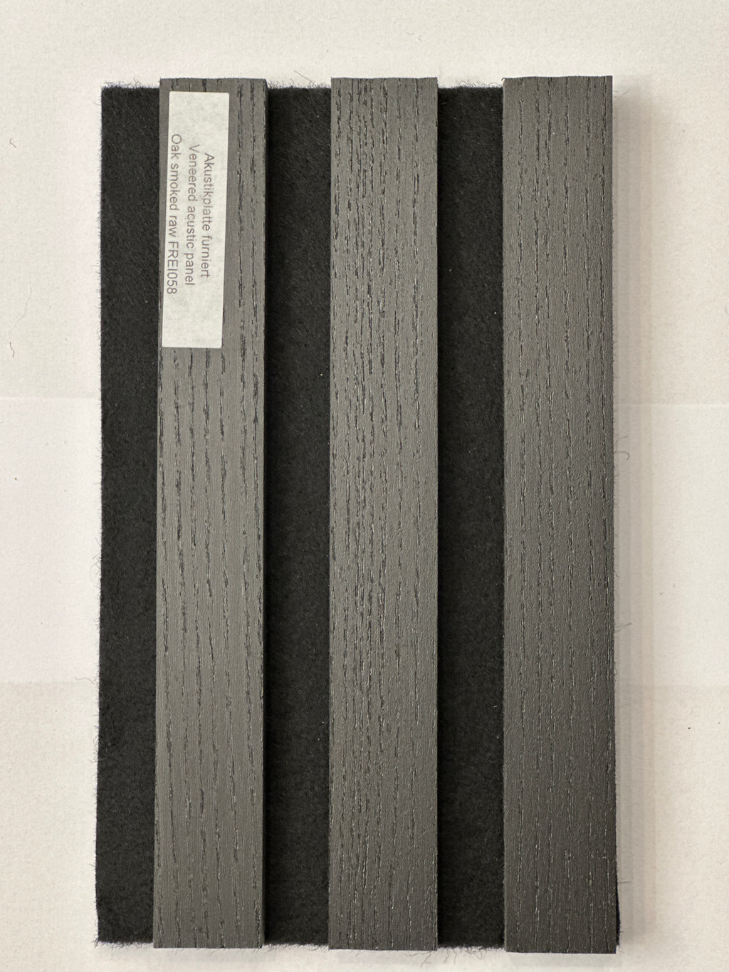 Akustikpaneele 267x57cm, Eiche schwarz auf schwarzen Filz