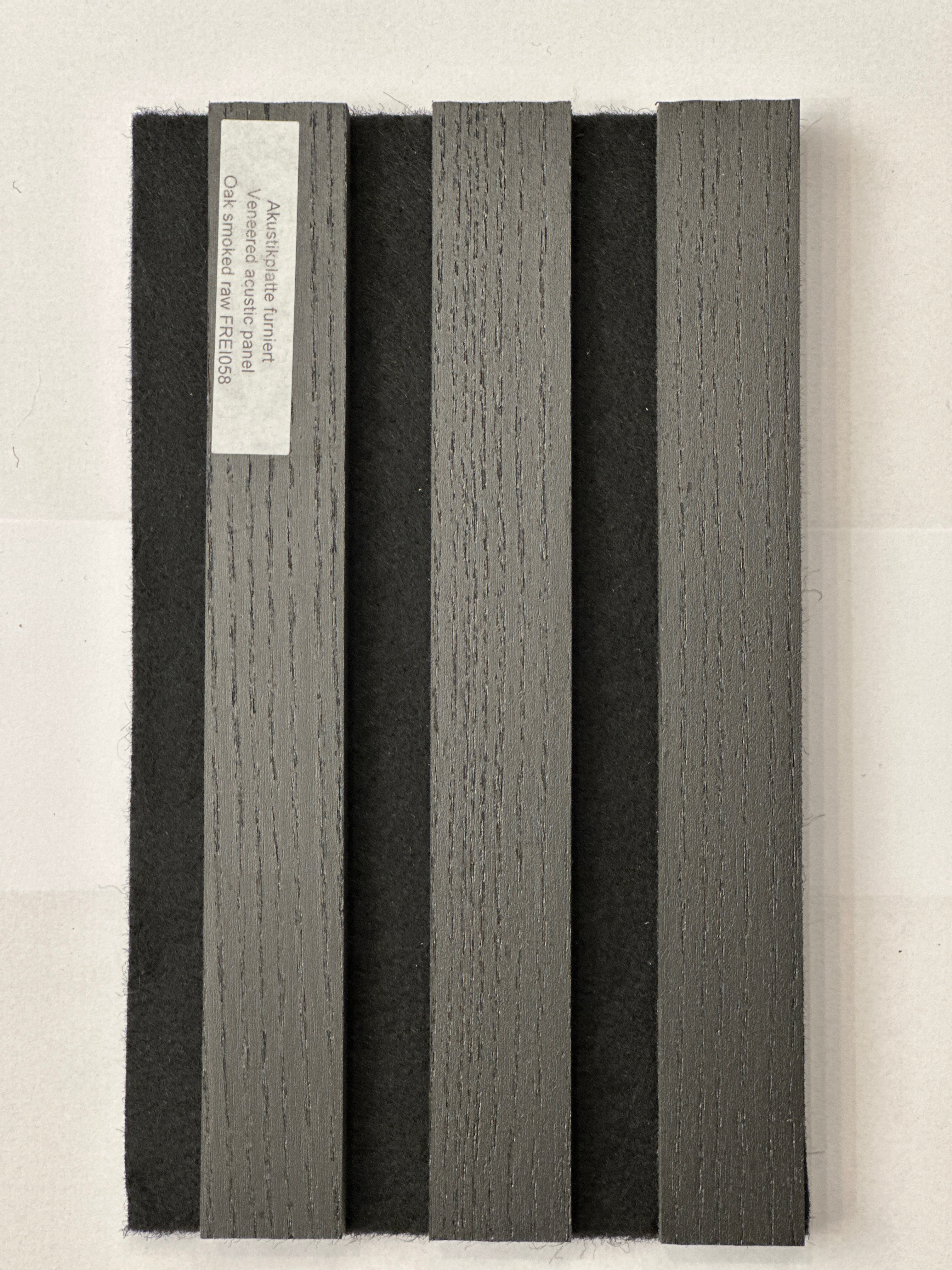 Akustikpaneele 267x57cm, Eiche schwarz auf schwarzen Filz